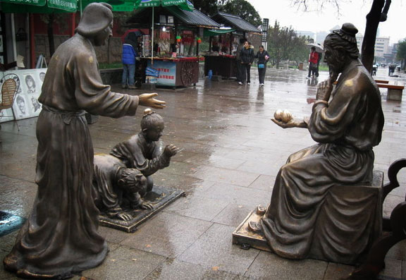 Filial Piety Statues